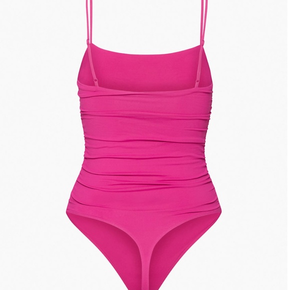 Aritzia Babaton Contour Ruched Bodysuit Ruched bodysuit Leon NWT! - Picture 2 of 6